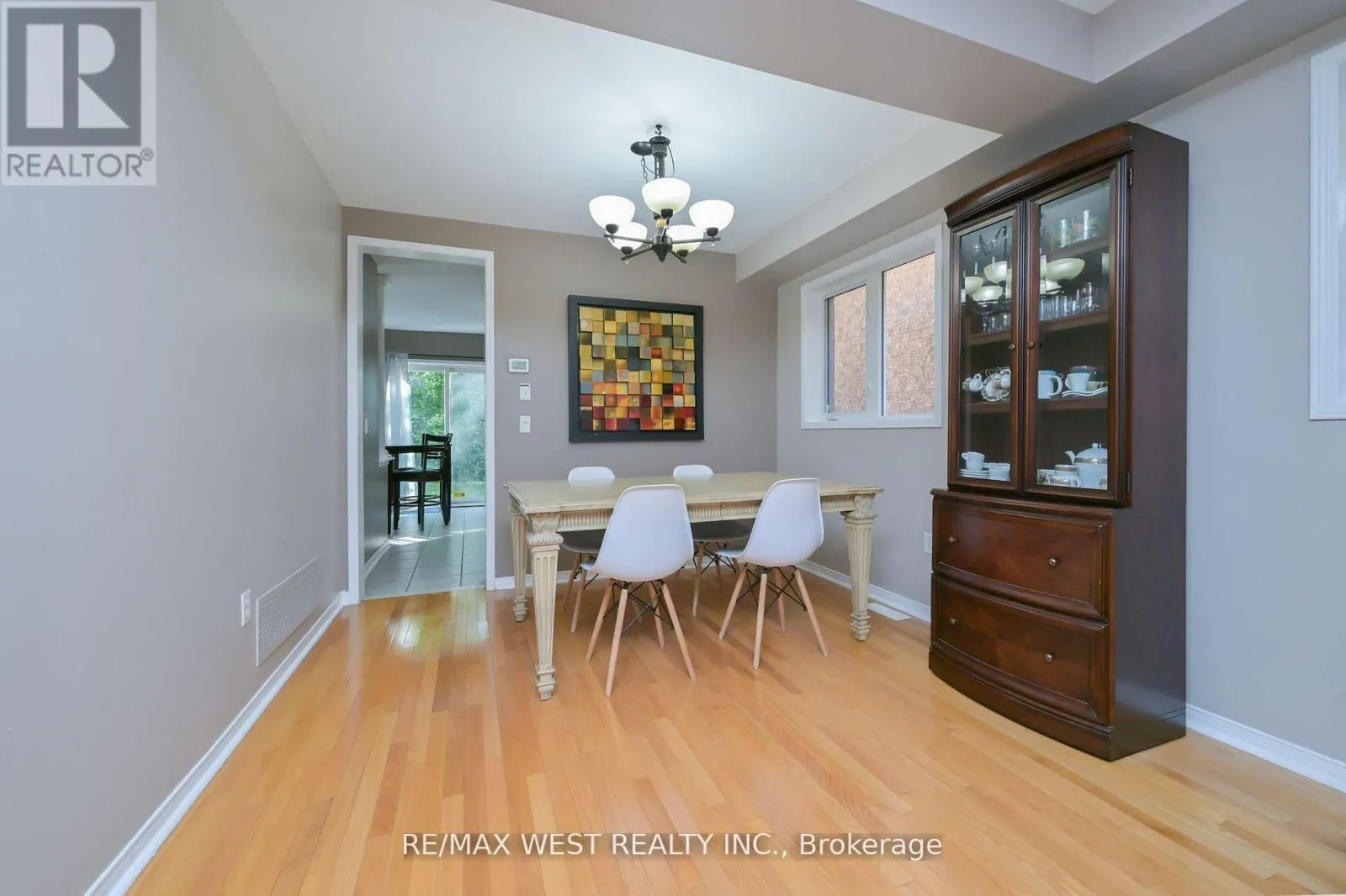32 CRESTRIDGE DRIVE