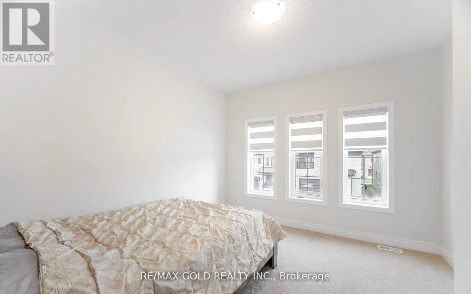 15 DUXBURY ROAD
