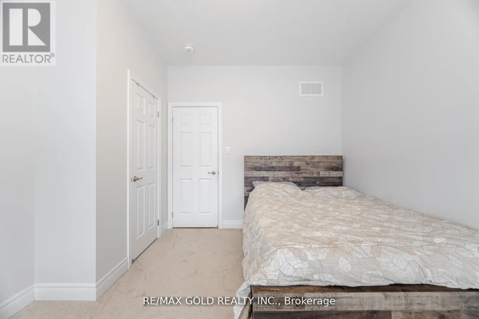 15 DUXBURY ROAD