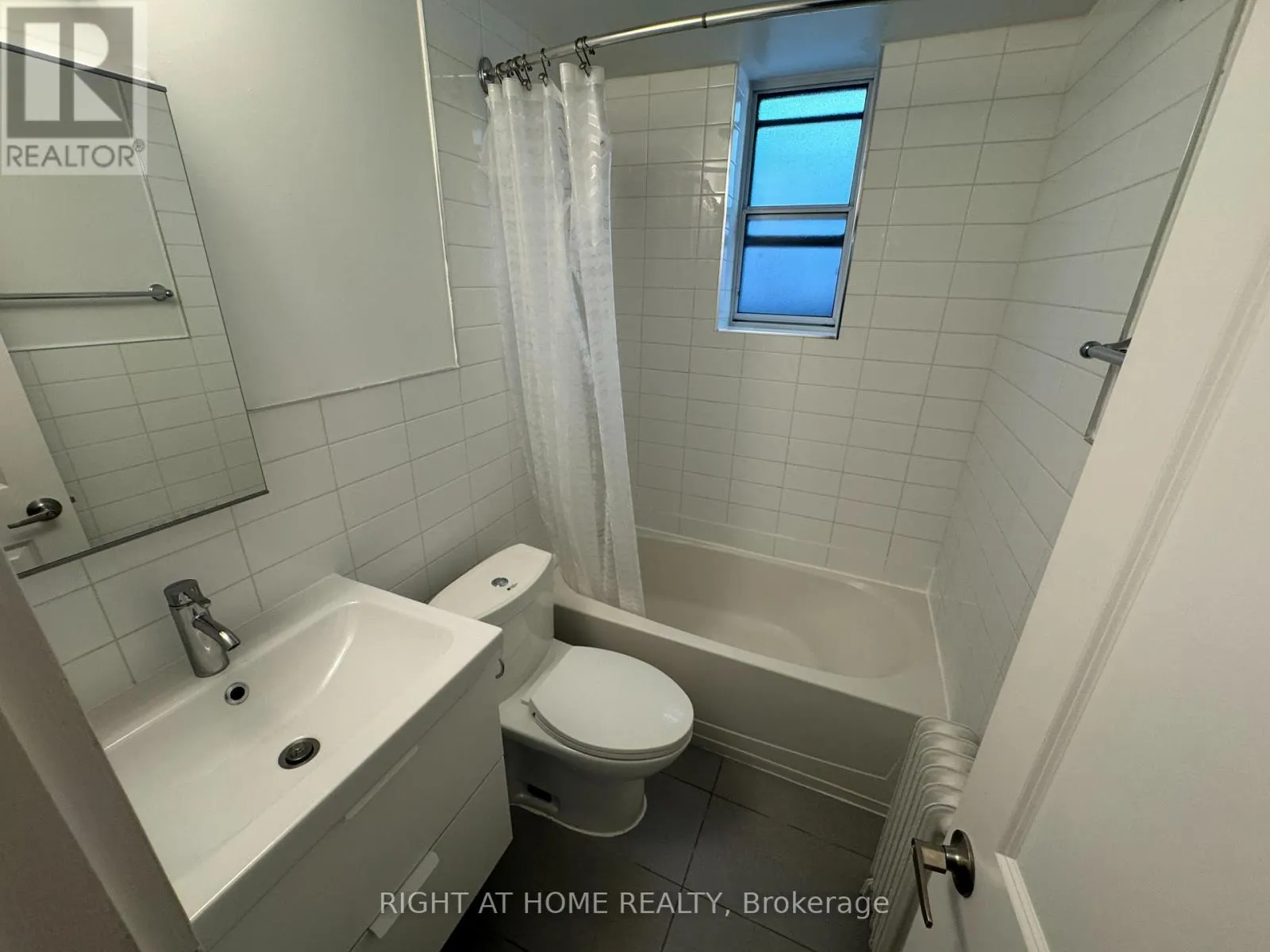 8 - 121 FOURTH STREET