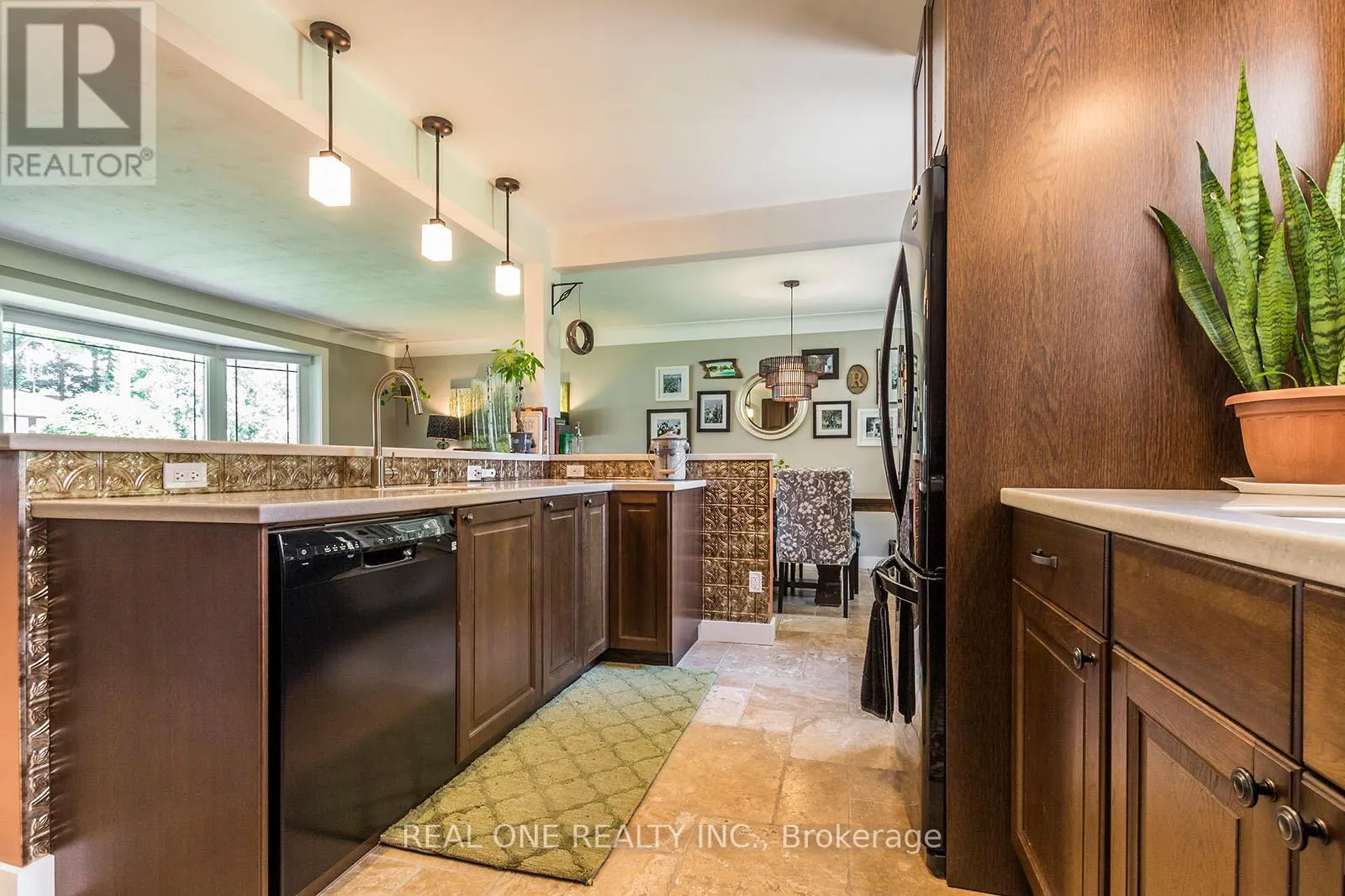 5222 BROMLEY ROAD