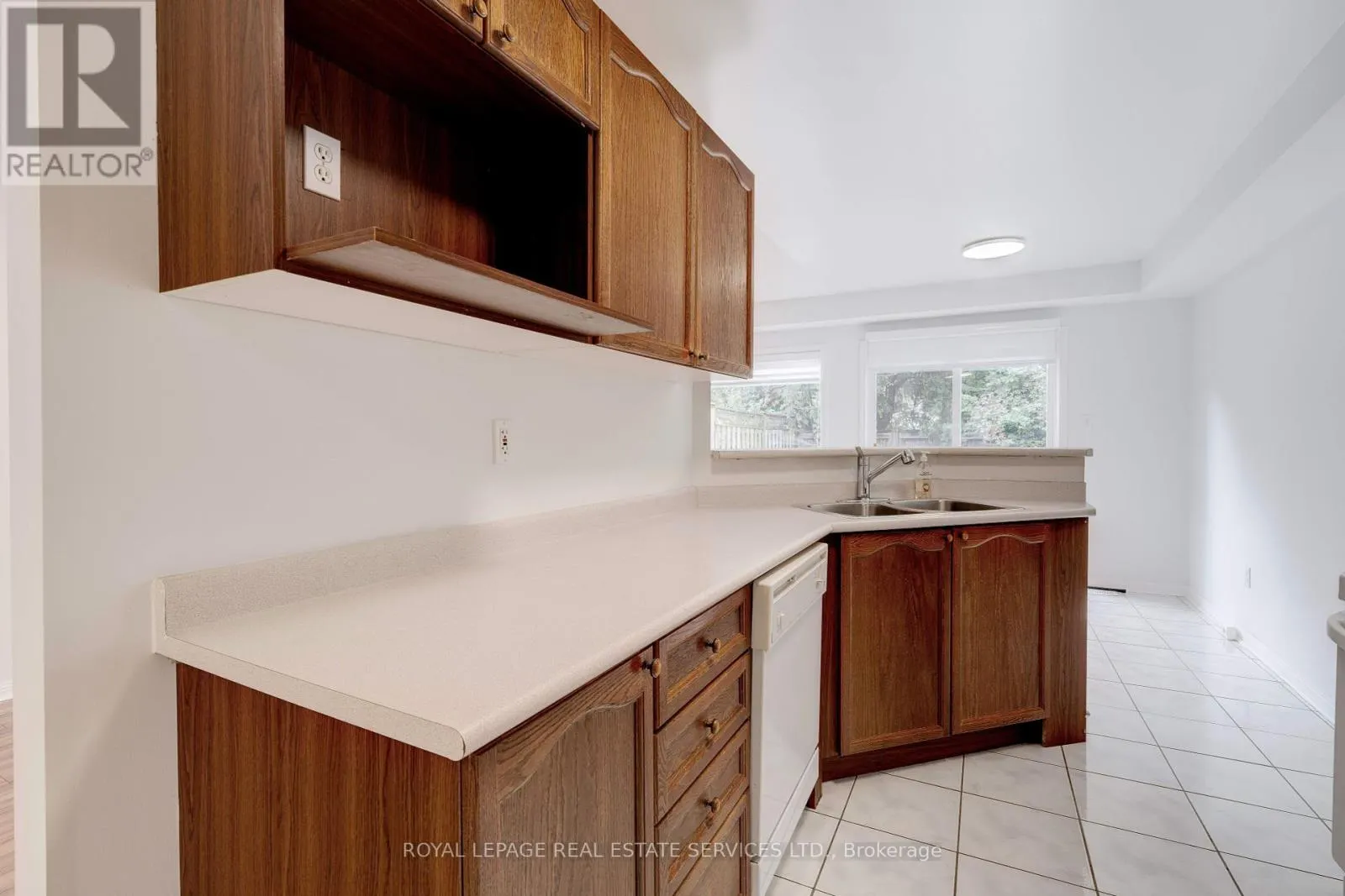 626 IRIS COURT