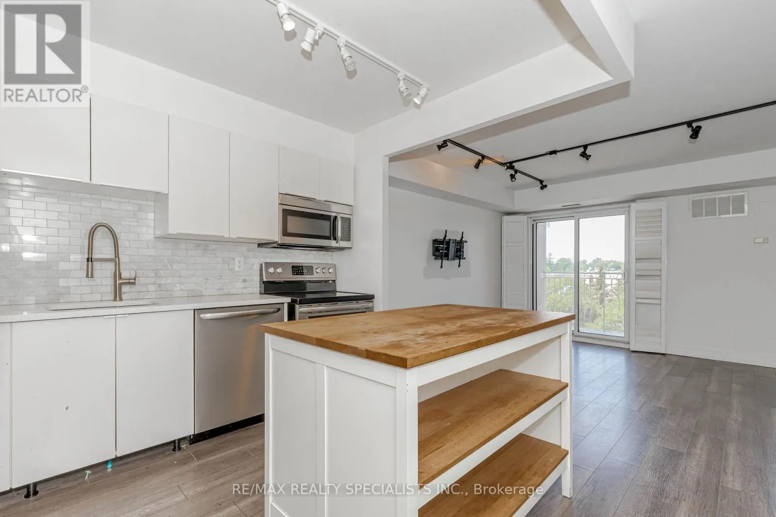 401 - 32 TANNERY STREET