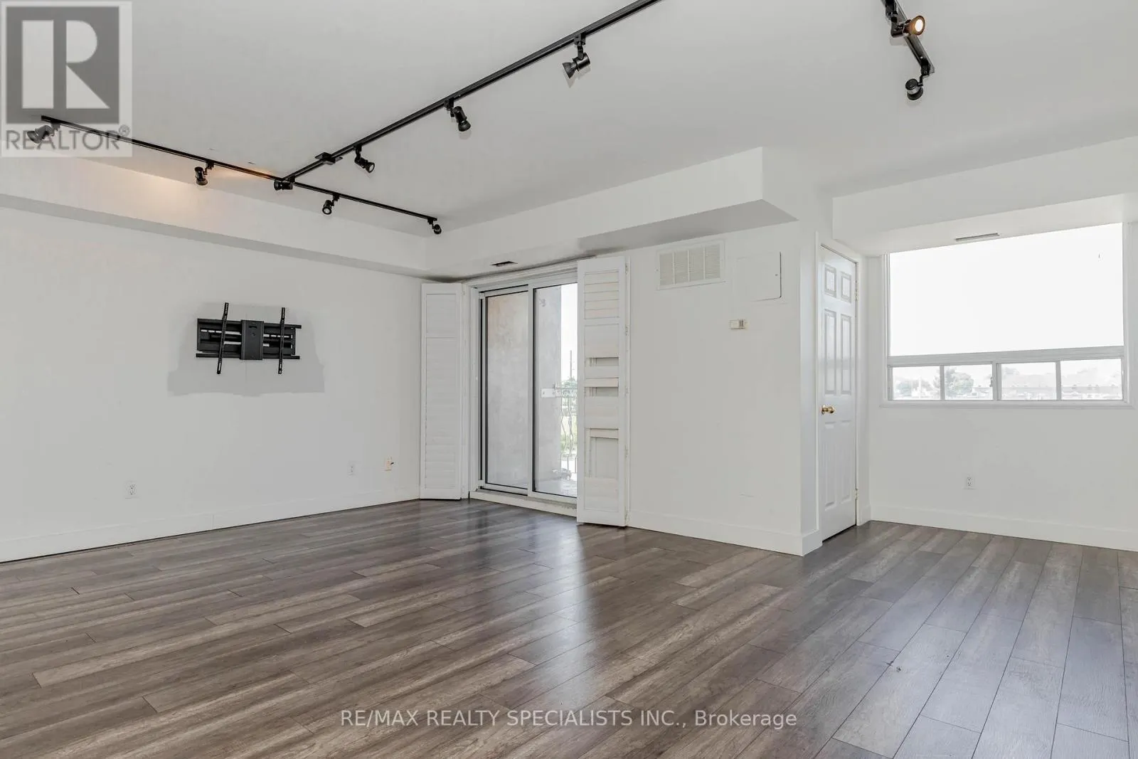 401 - 32 TANNERY STREET