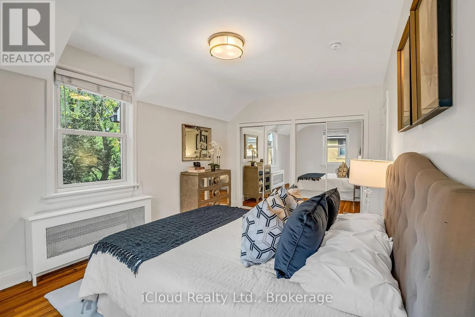 4691 DUNDAS STREET W