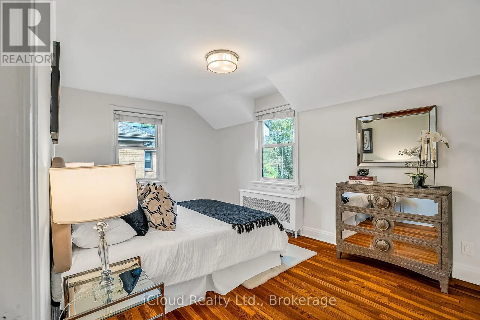 4691 DUNDAS STREET W