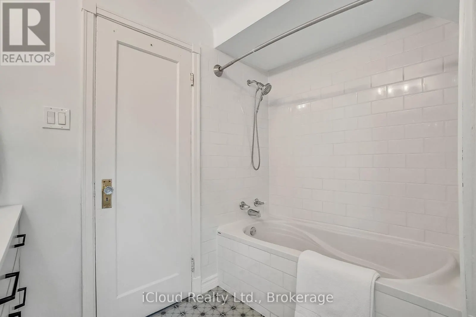 4691 DUNDAS STREET W