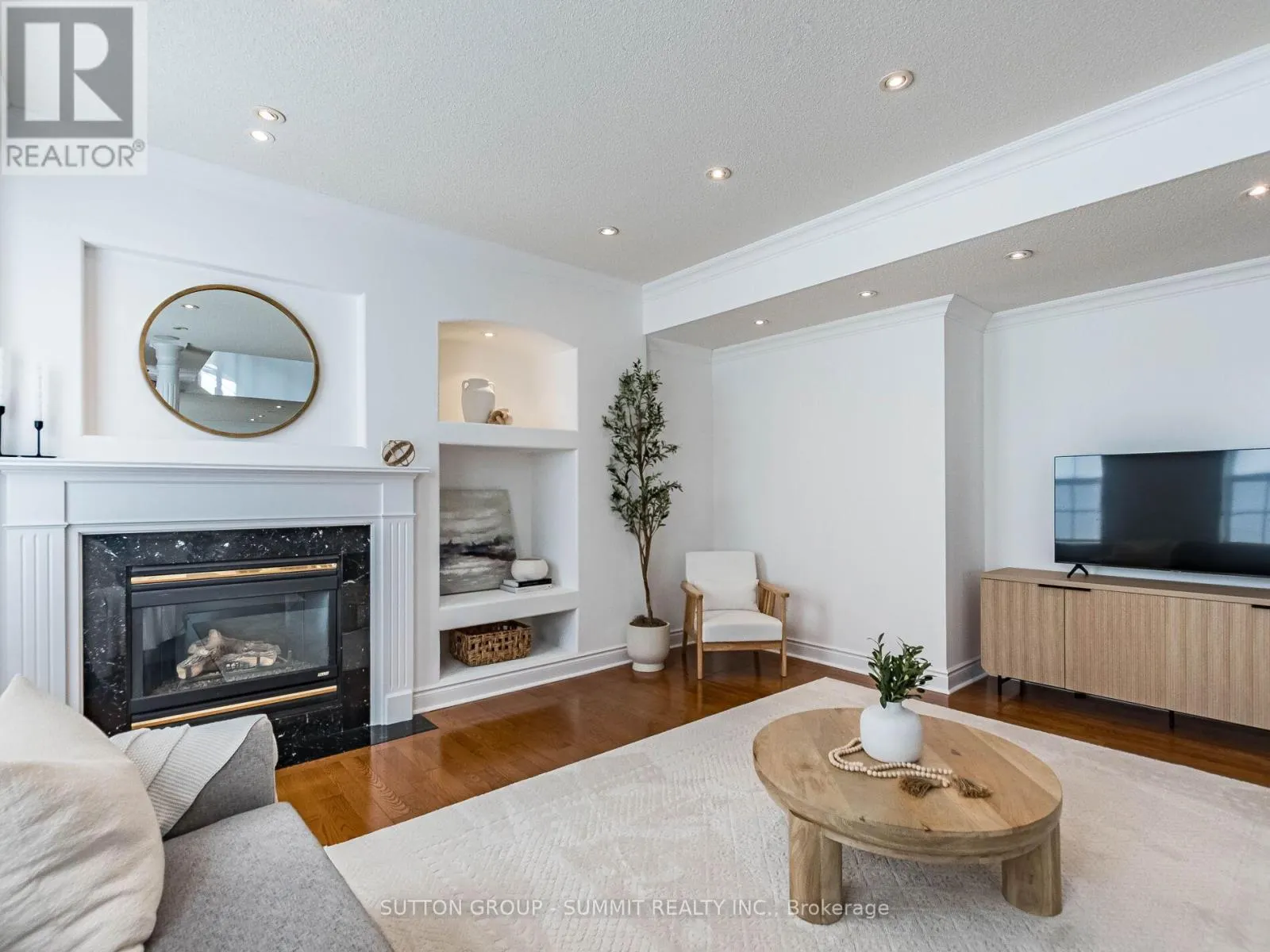 7123 GILLESPIE LANE