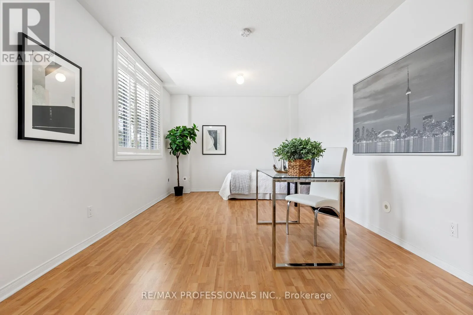 104 - 3400 LAKE SHORE BOULEVARD W