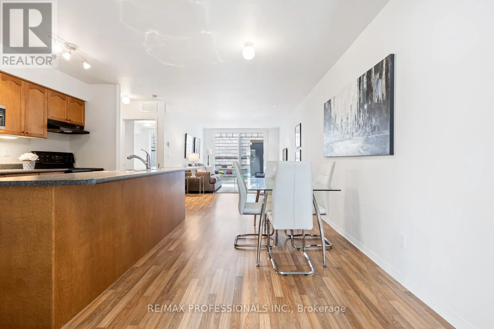 104 - 3400 LAKE SHORE BOULEVARD W