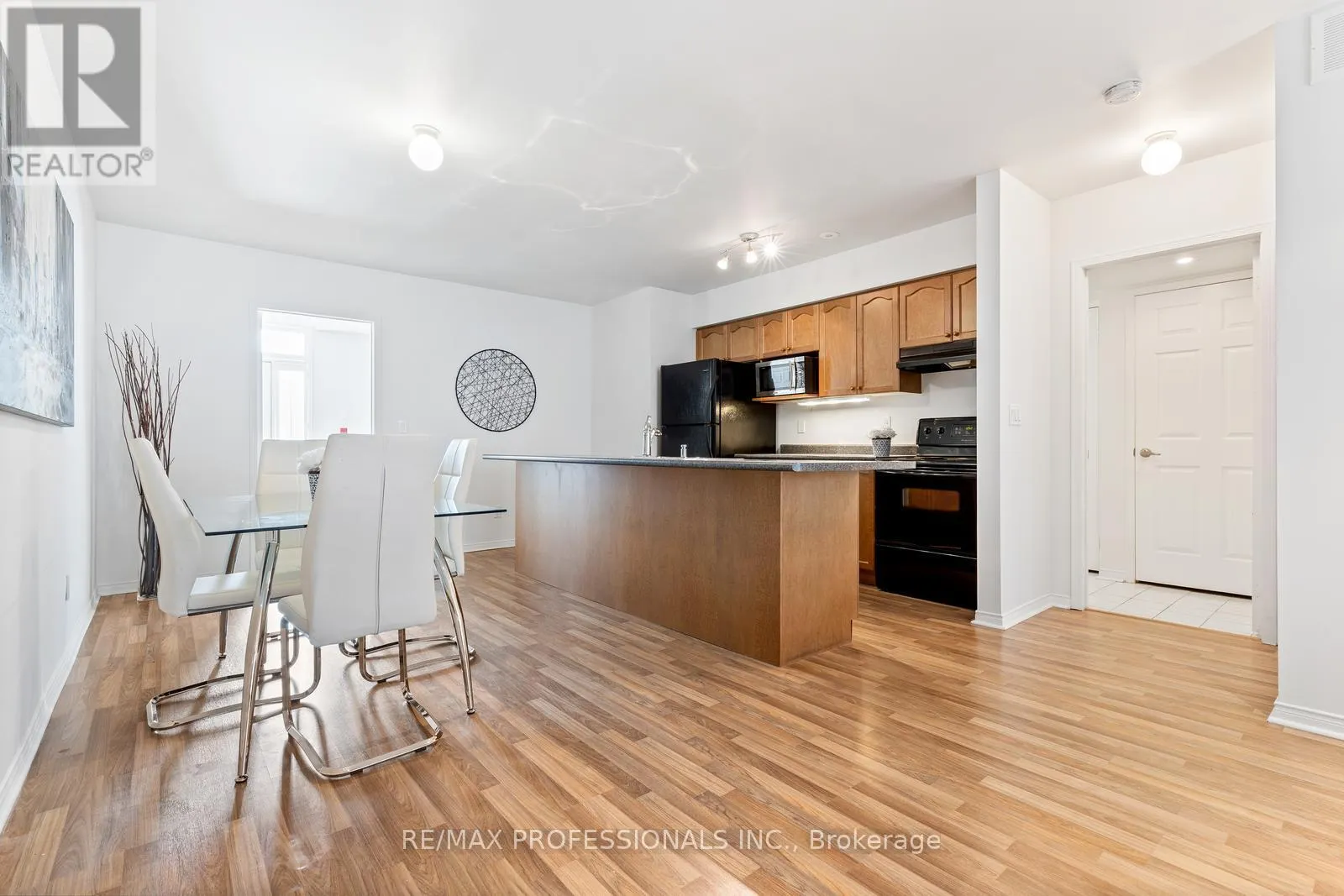104 - 3400 LAKE SHORE BOULEVARD W