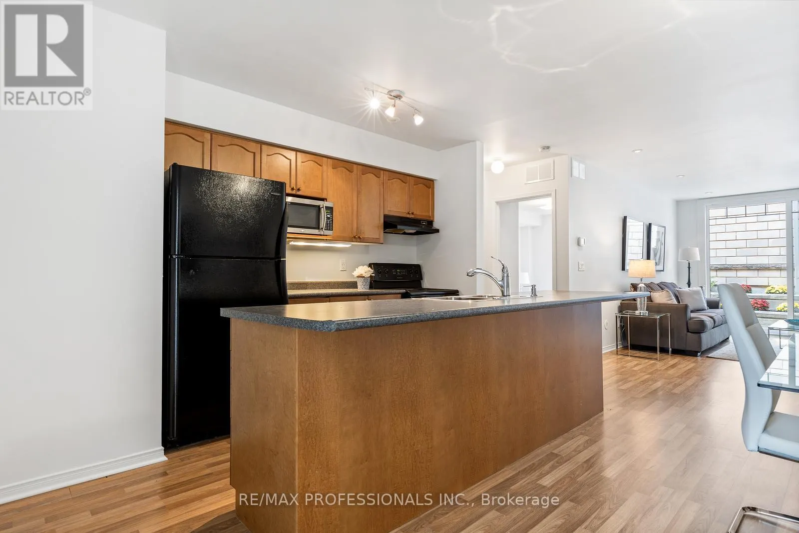 104 - 3400 LAKE SHORE BOULEVARD W