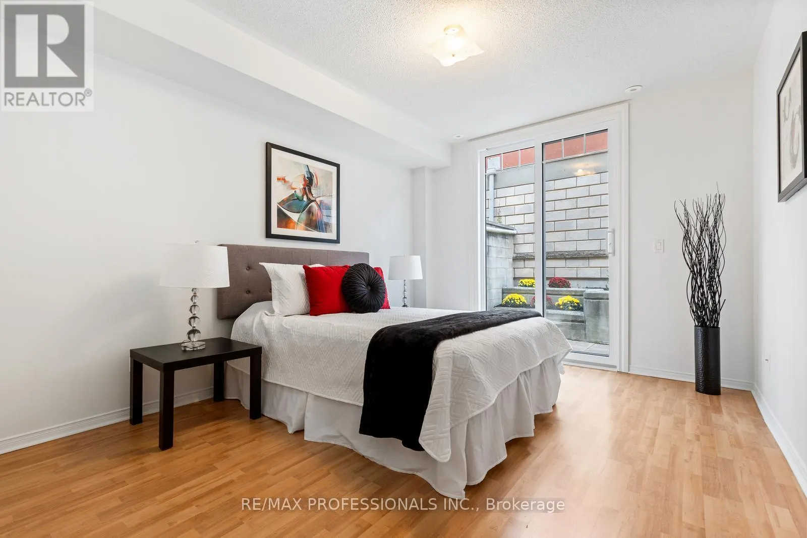 104 - 3400 LAKE SHORE BOULEVARD W