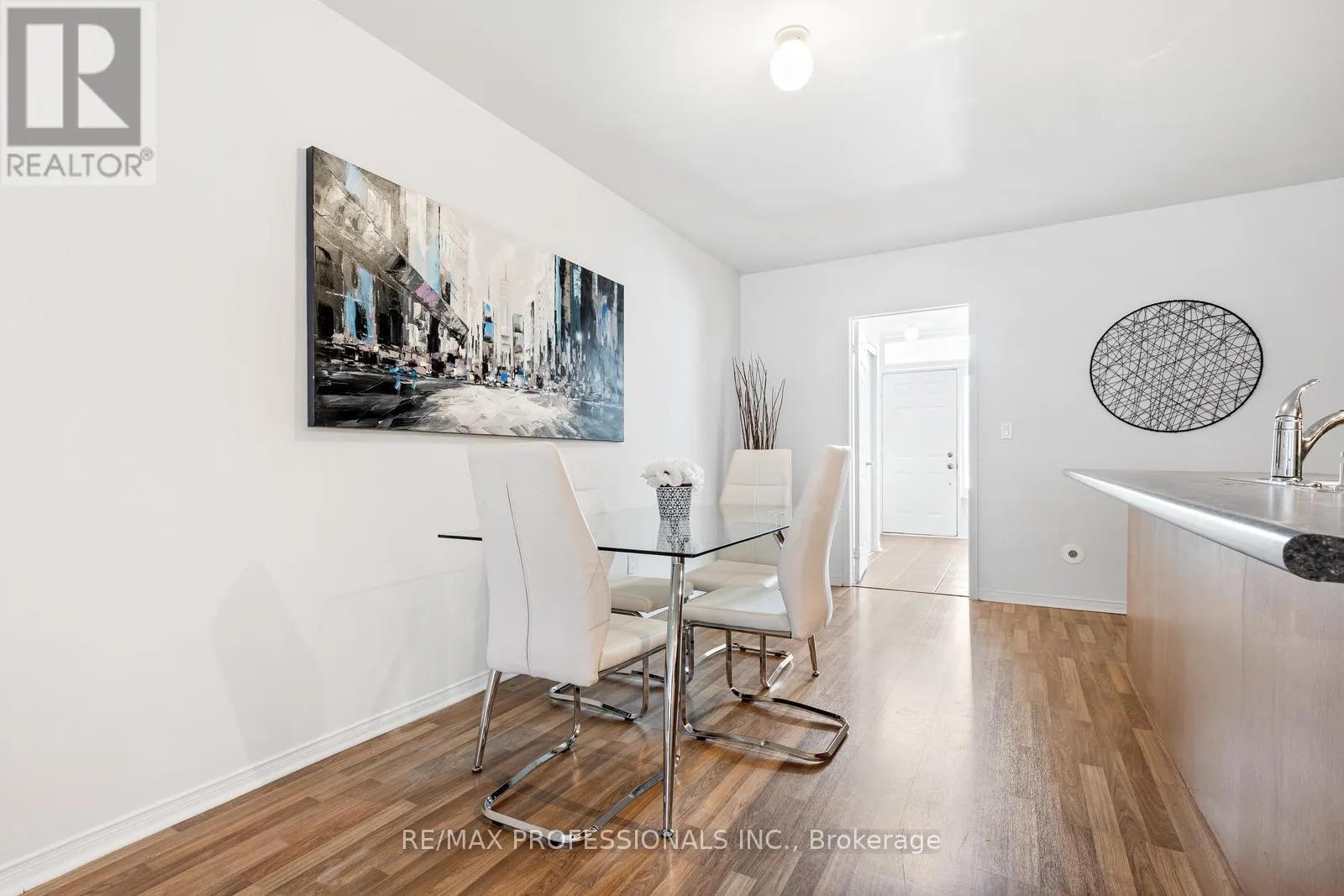 104 - 3400 LAKE SHORE BOULEVARD W