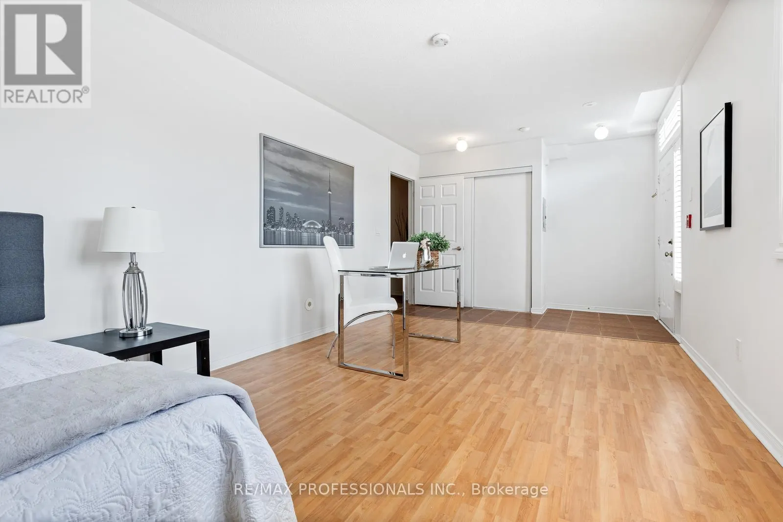 104 - 3400 LAKE SHORE BOULEVARD W
