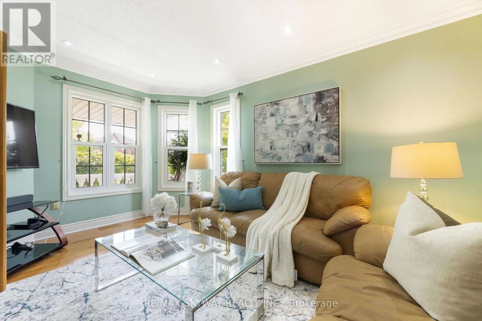 57 BANINGTON CRESCENT