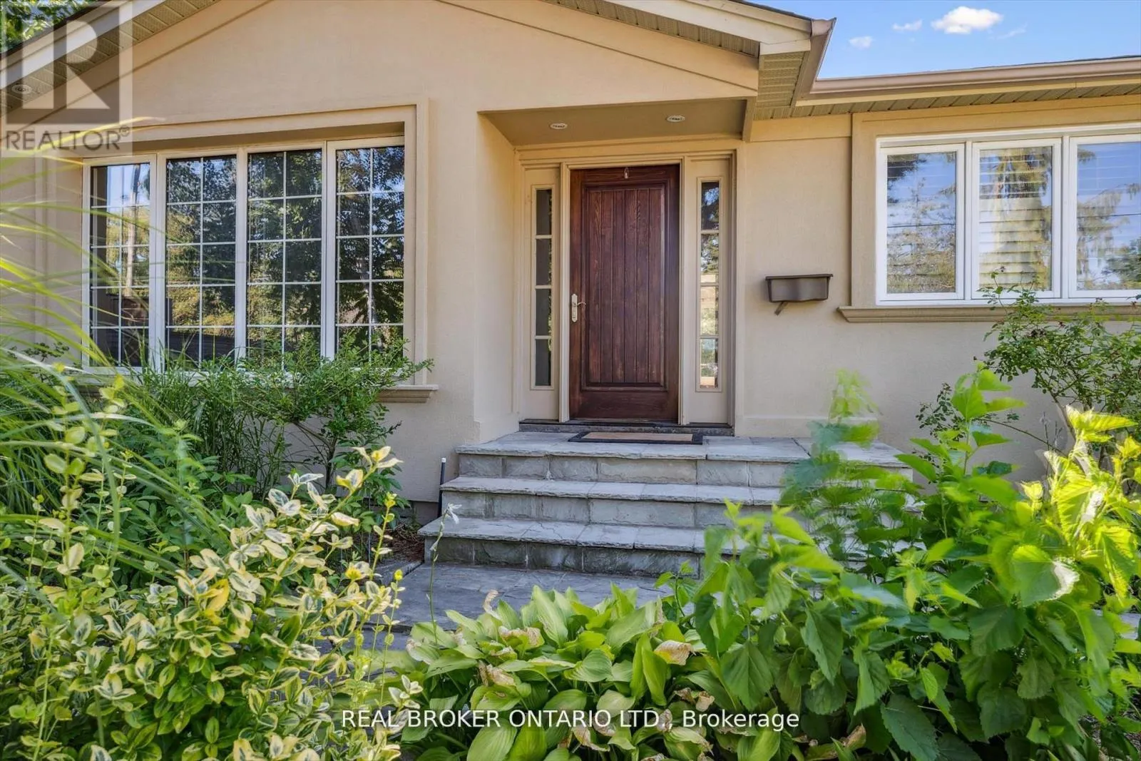 1204 CYNTHIA LANE