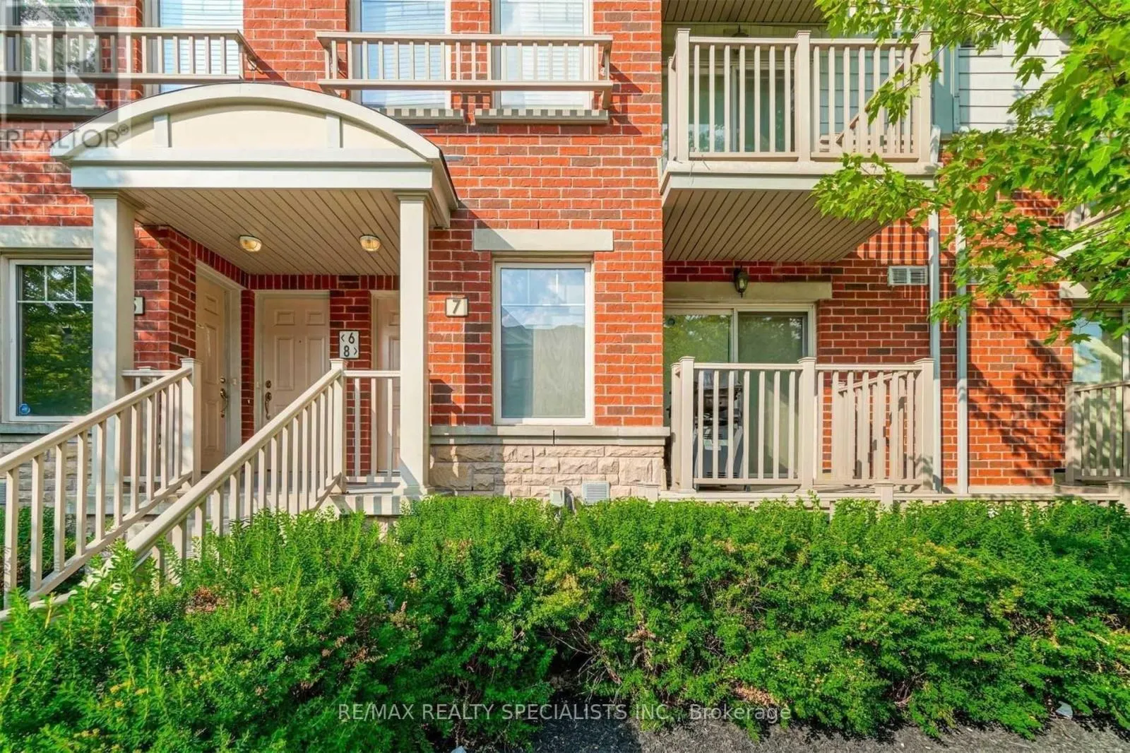 7 - 3250 BENTLEY DRIVE
