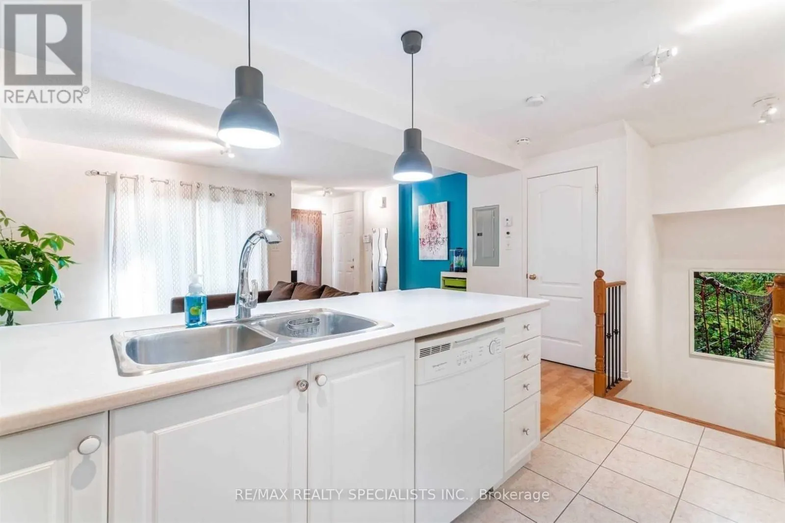 7 - 3250 BENTLEY DRIVE