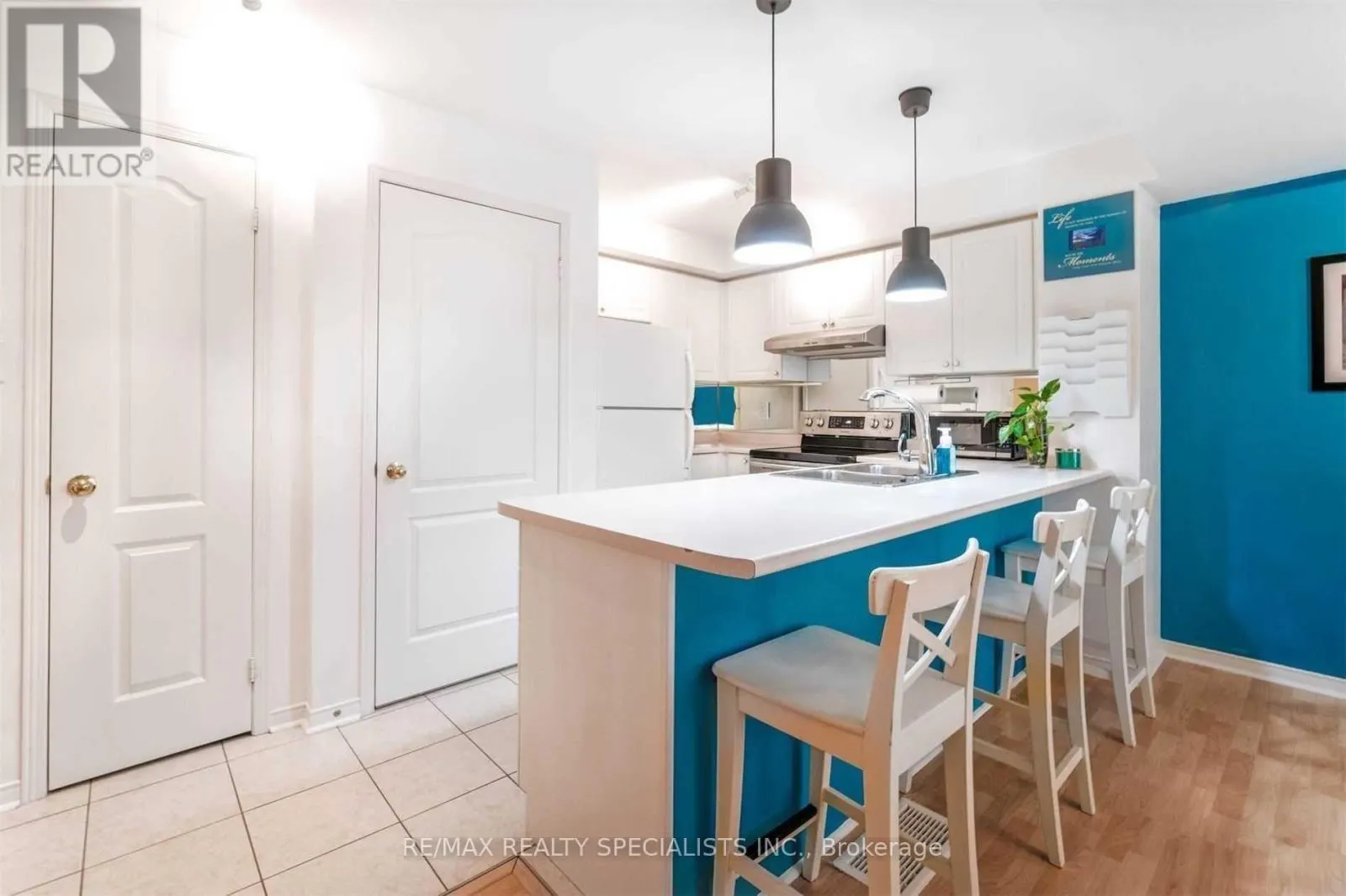 7 - 3250 BENTLEY DRIVE