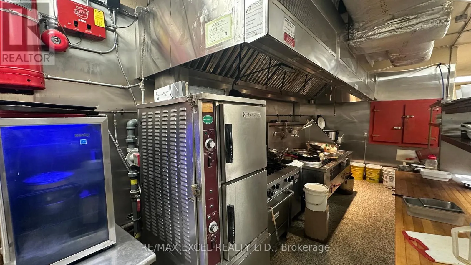 2904 DUNDAS STREET W