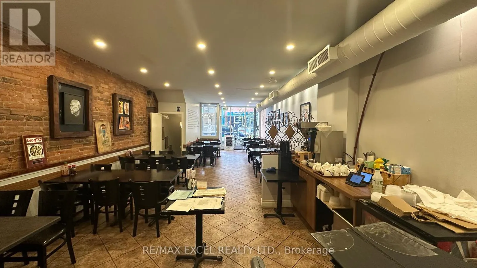 2904 DUNDAS STREET W