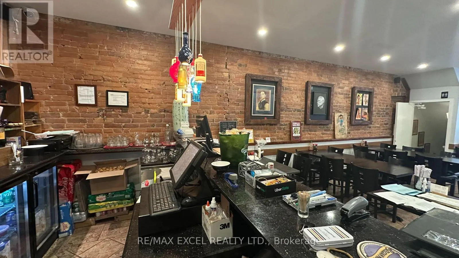 2904 DUNDAS STREET W
