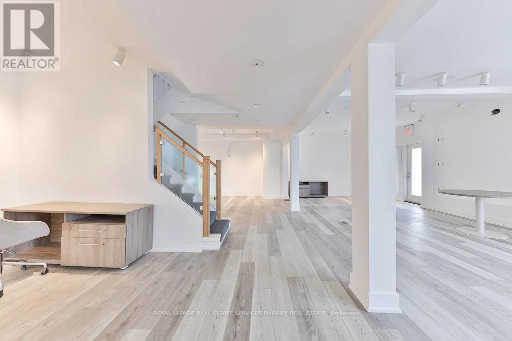 MAIN - 15 MISSISSAUGA ROAD S