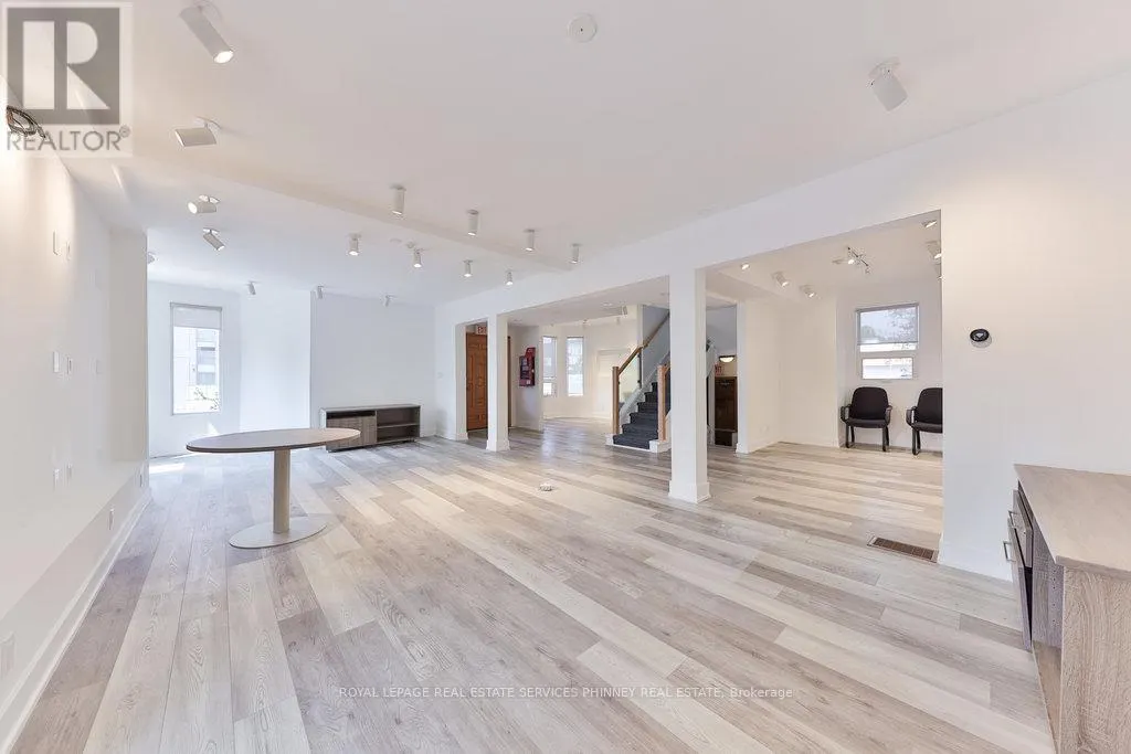 MAIN - 15 MISSISSAUGA ROAD S
