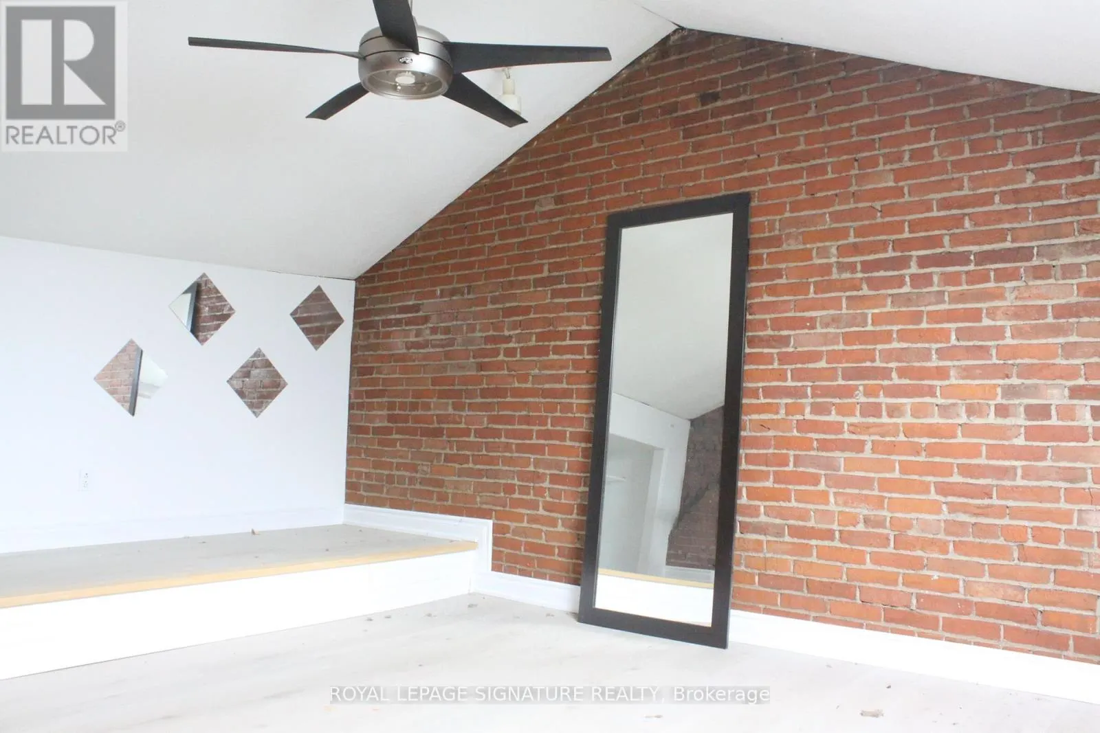 220 MAIN STREET E