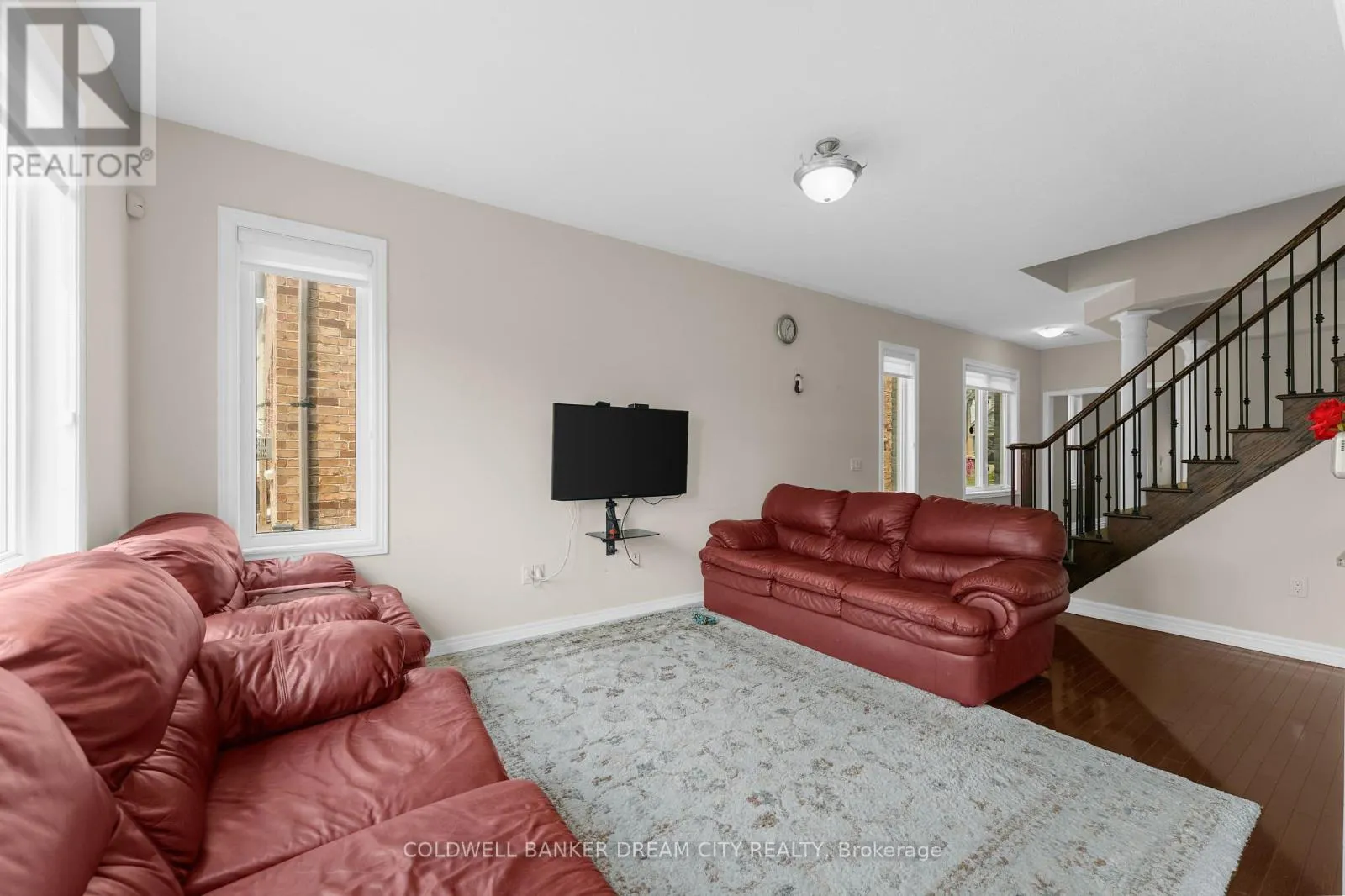 4 AUTUMN ARBOUR ROAD
