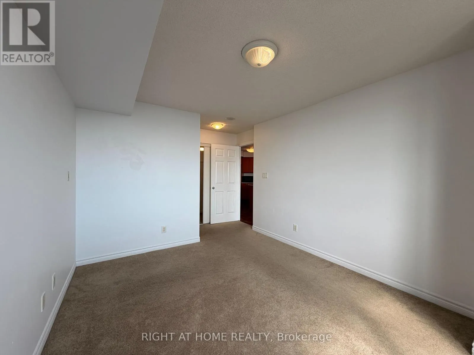 2111 - 3880 DUKE OF YORK BOULEVARD