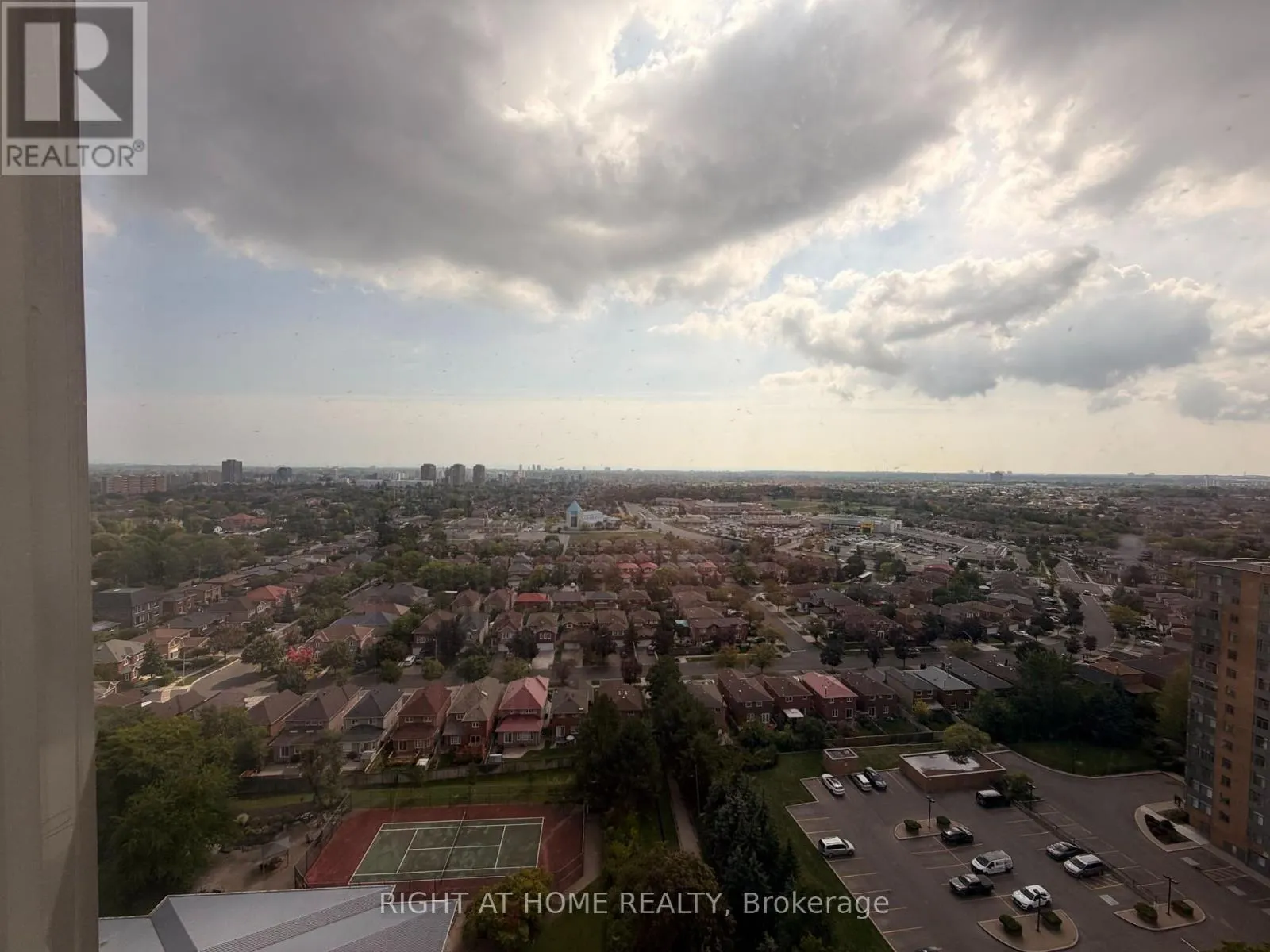 2111 - 3880 DUKE OF YORK BOULEVARD