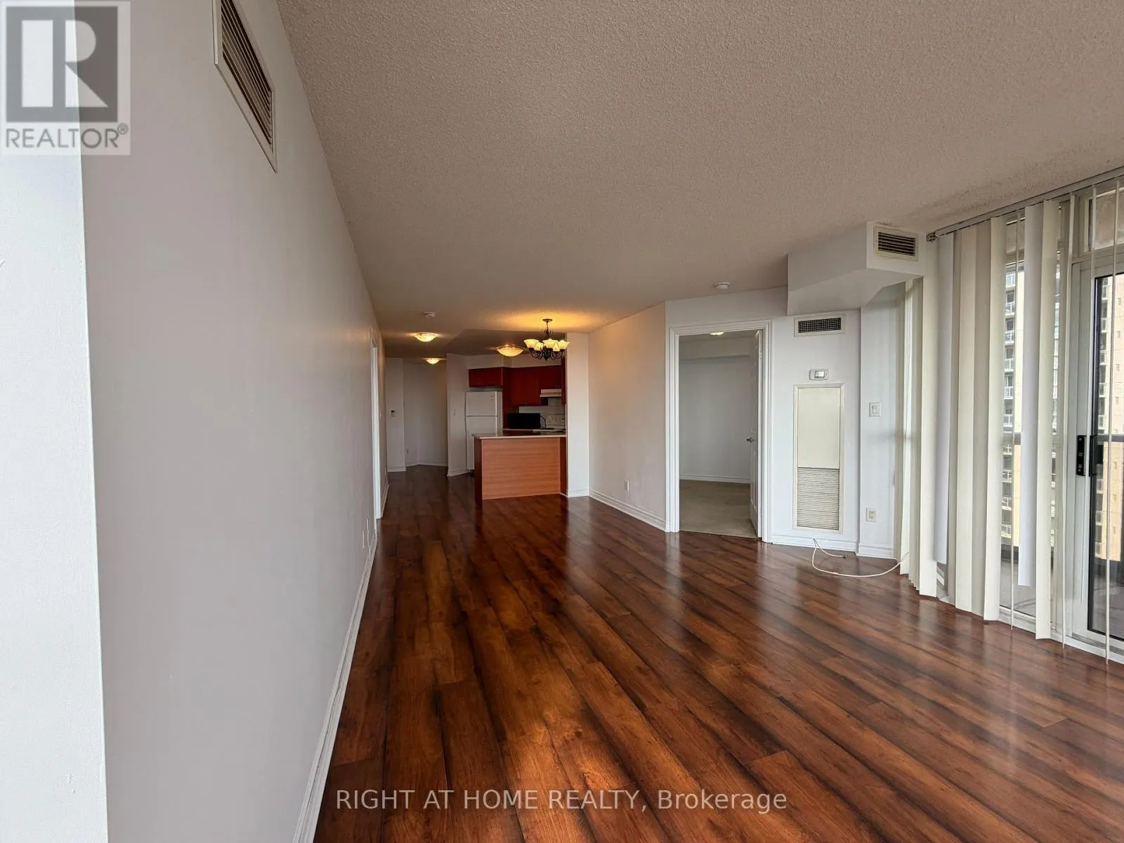 2111 - 3880 DUKE OF YORK BOULEVARD