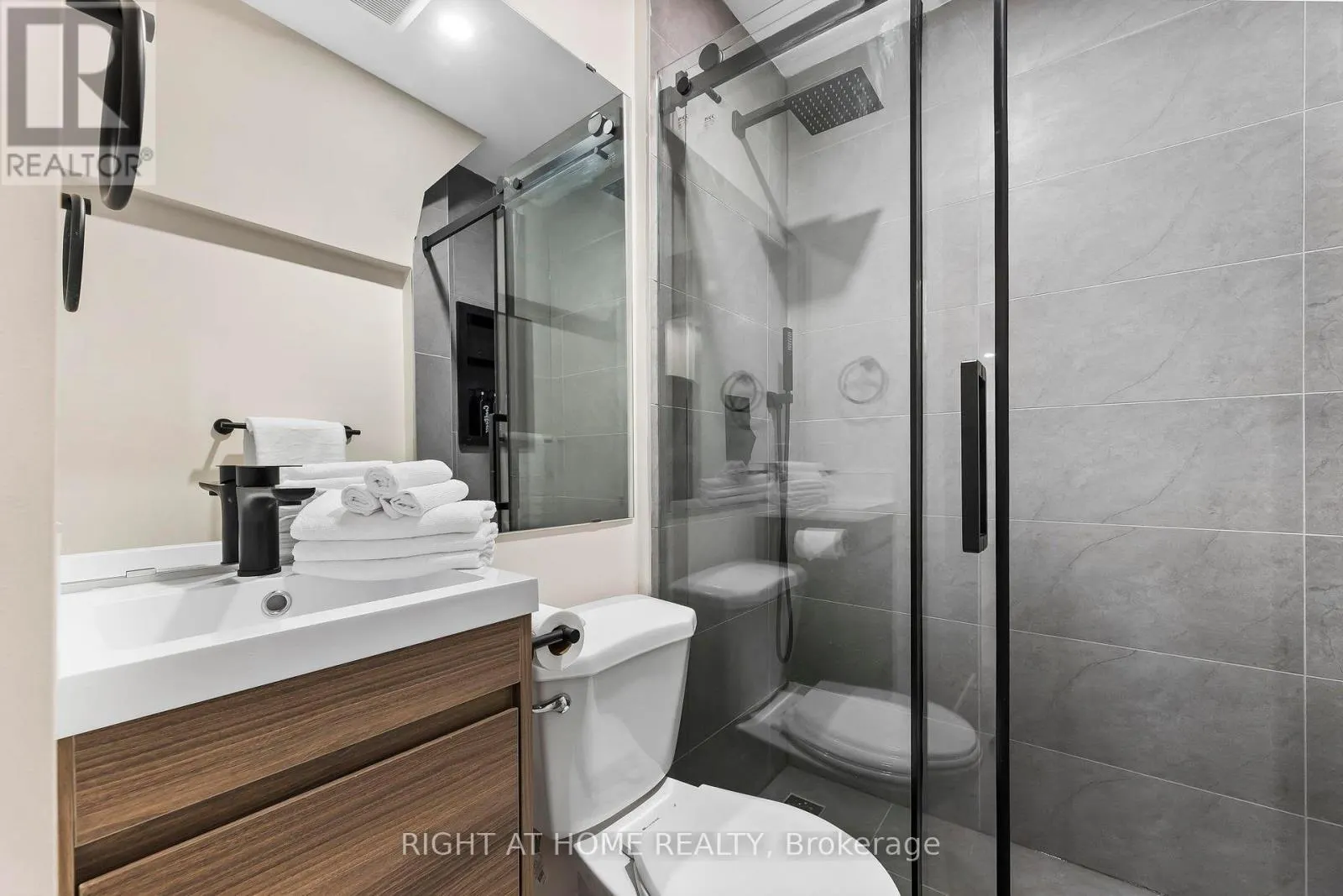 UNIT B2 - 158 INDIAN GROVE