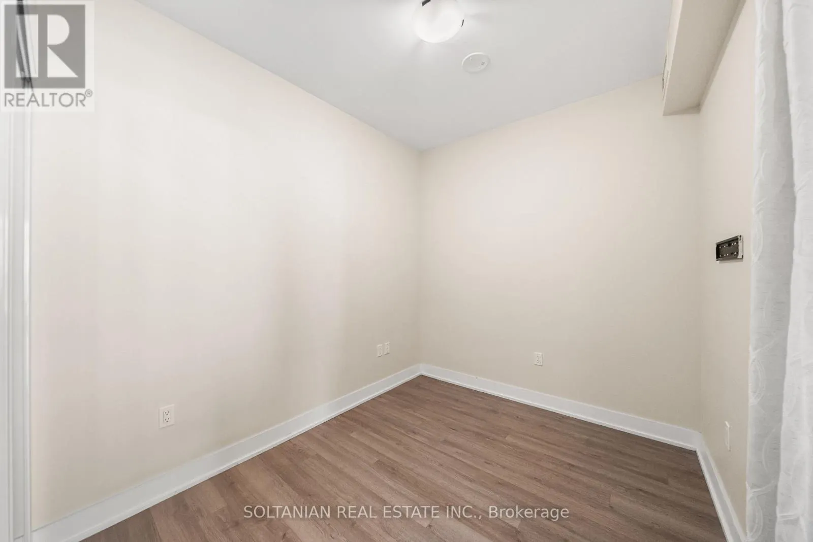 810 - 50 GEORGE BUTCHART DRIVE
