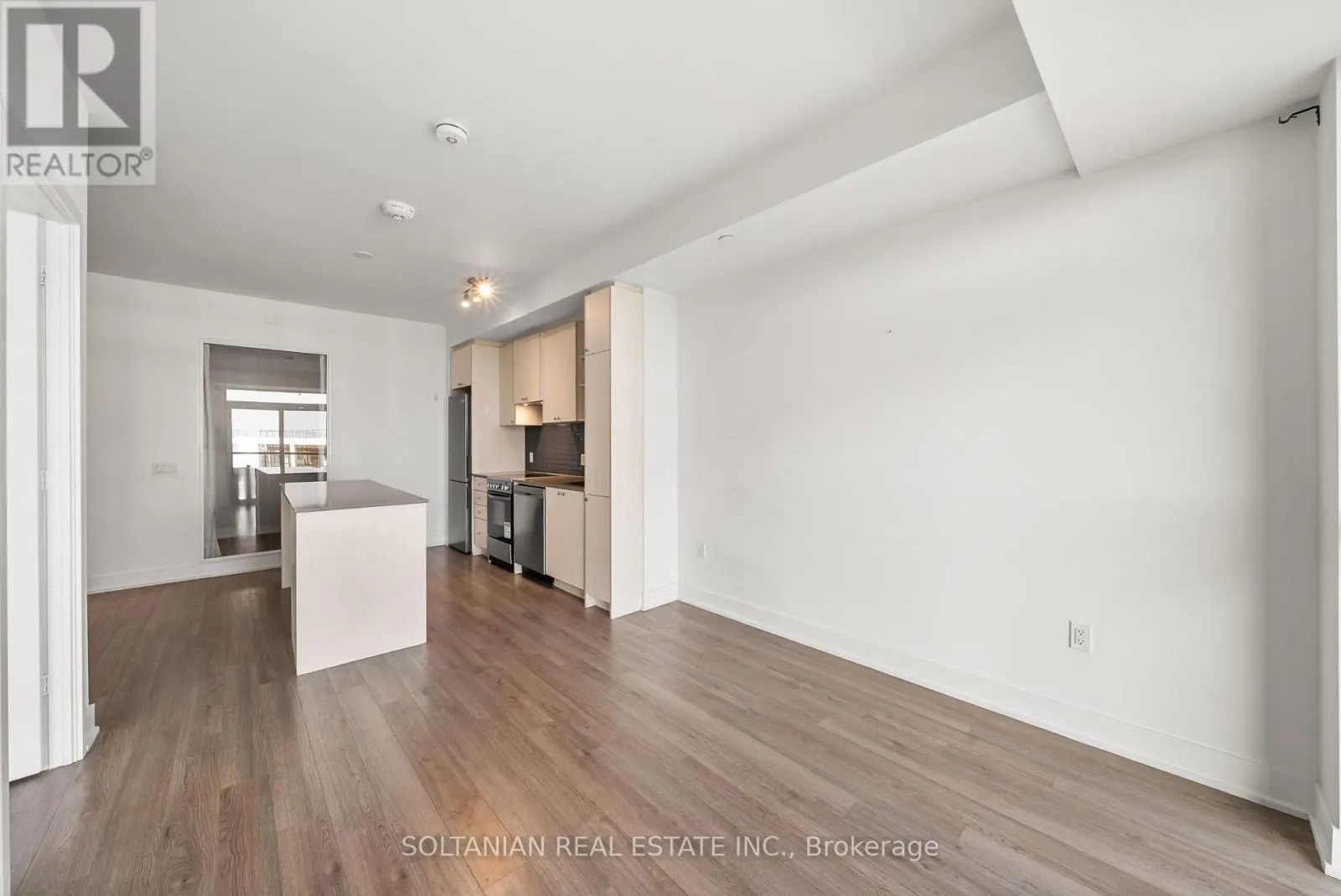 810 - 50 GEORGE BUTCHART DRIVE