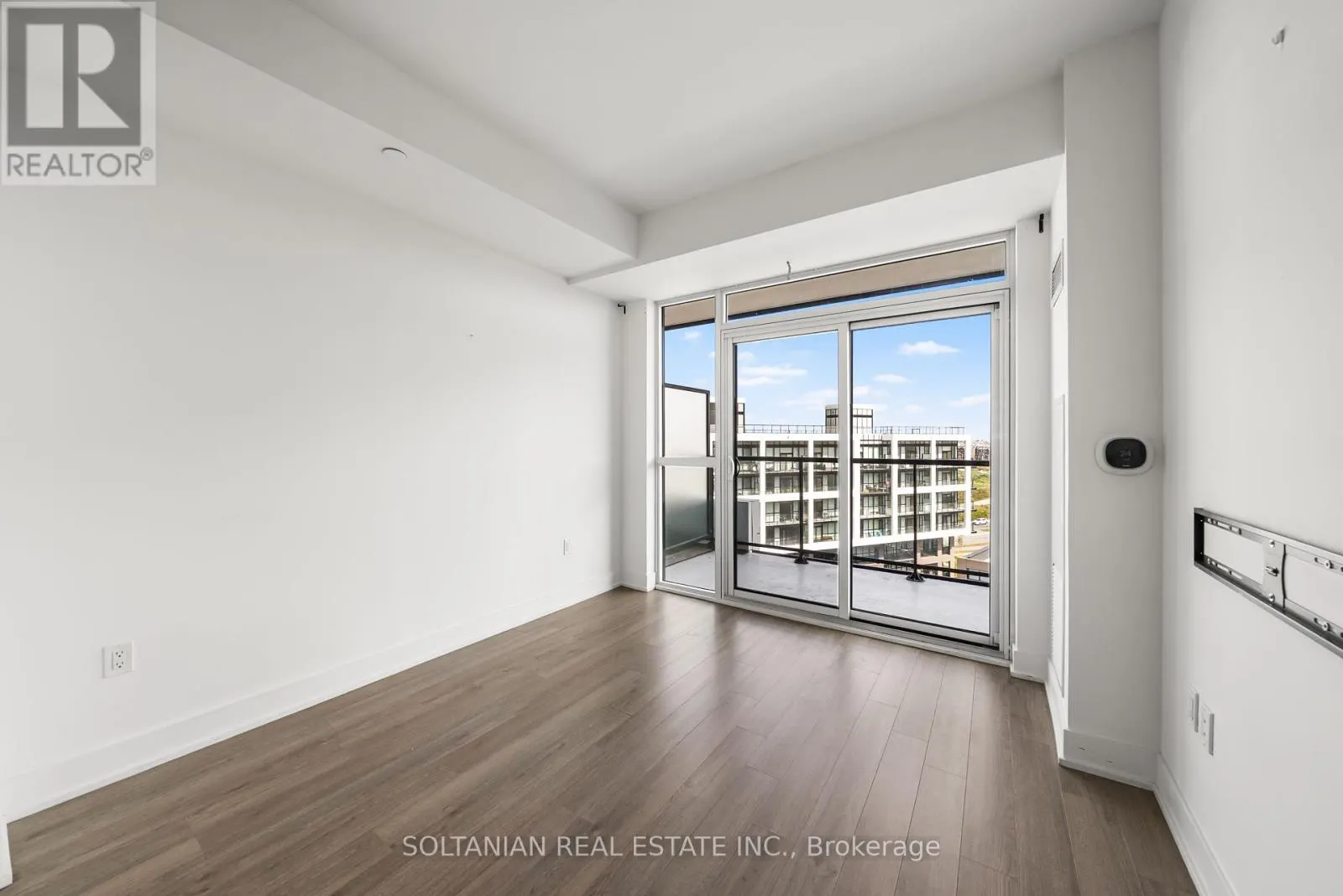 810 - 50 GEORGE BUTCHART DRIVE