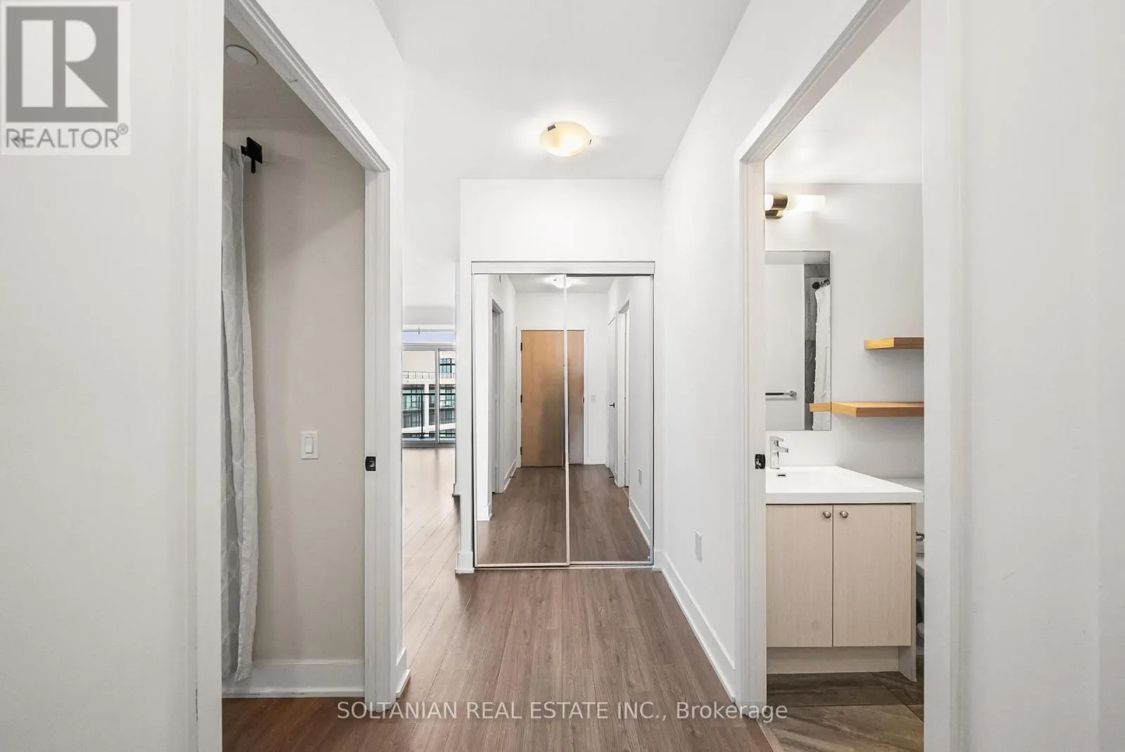 810 - 50 GEORGE BUTCHART DRIVE