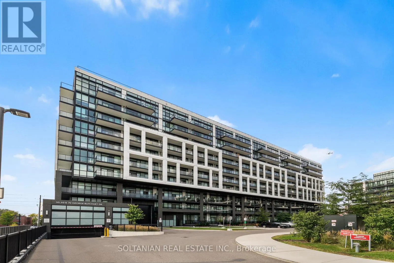 810 - 50 GEORGE BUTCHART DRIVE