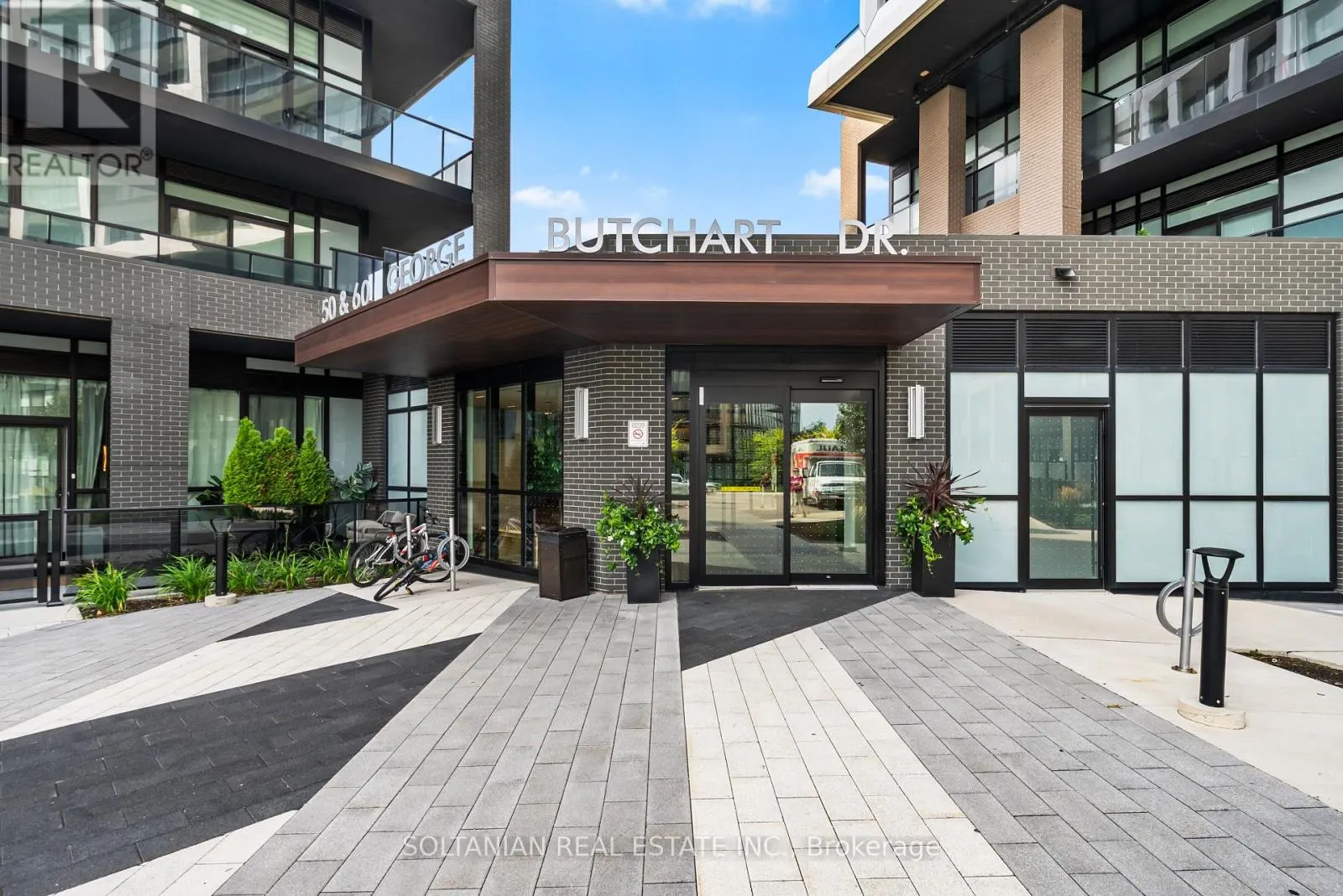 810 - 50 GEORGE BUTCHART DRIVE