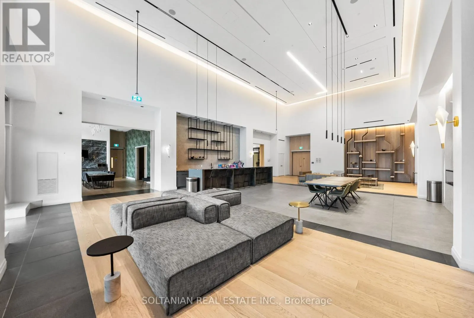 810 - 50 GEORGE BUTCHART DRIVE