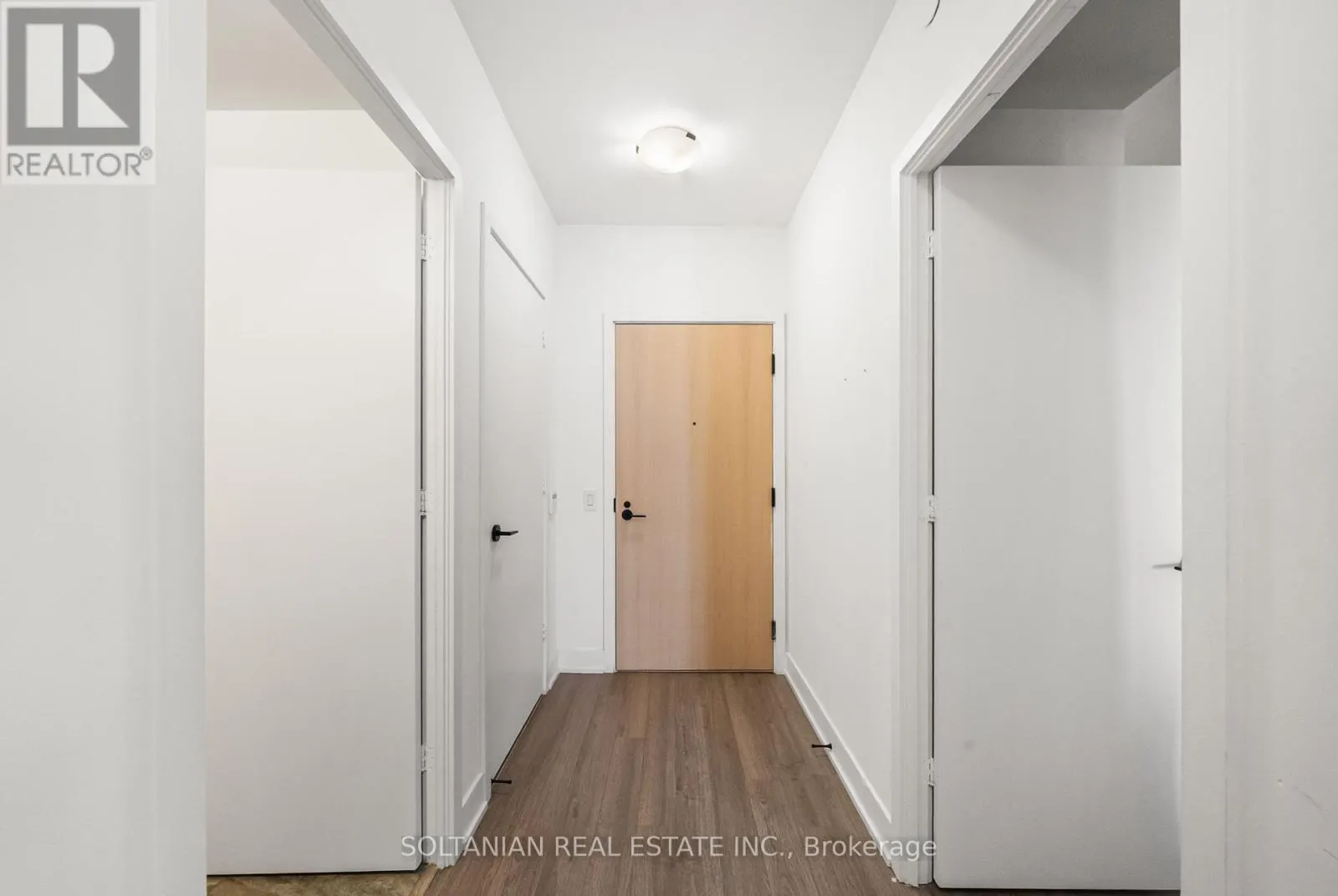 810 - 50 GEORGE BUTCHART DRIVE