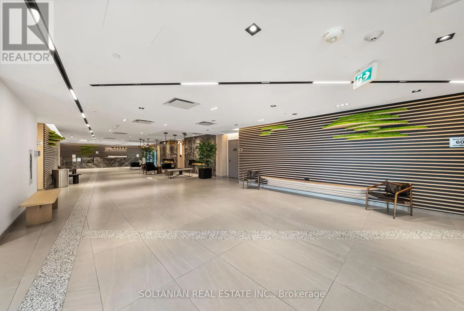 810 - 50 GEORGE BUTCHART DRIVE