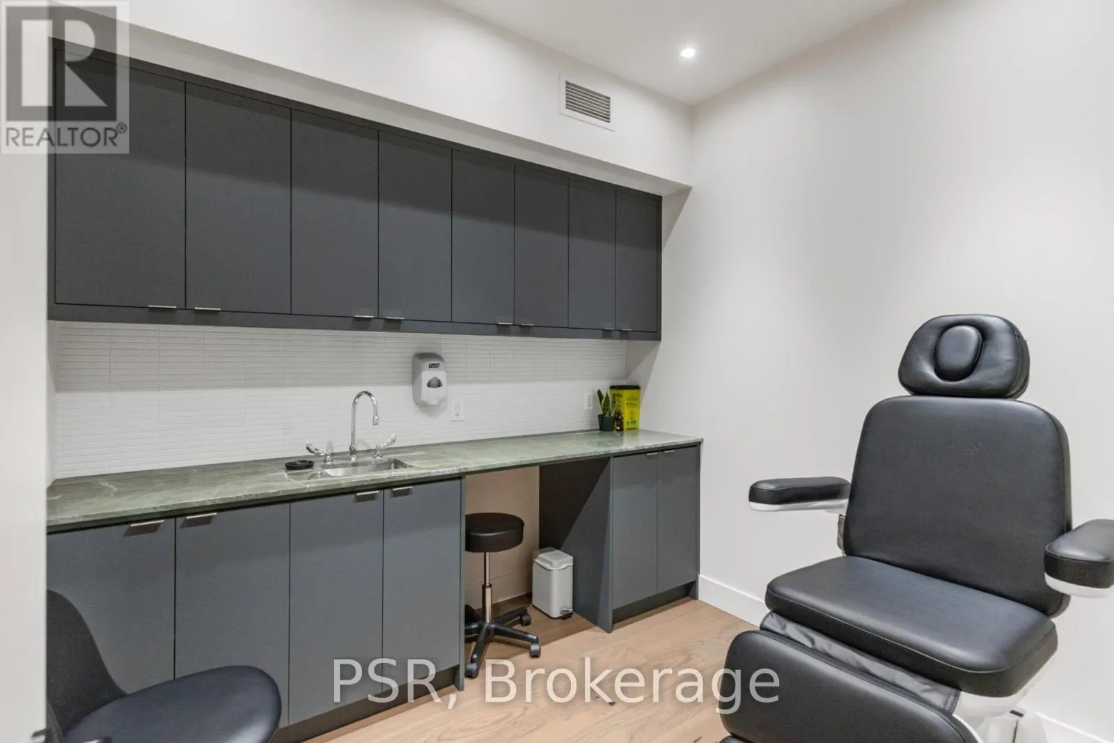 1656 QUEEN STREET W