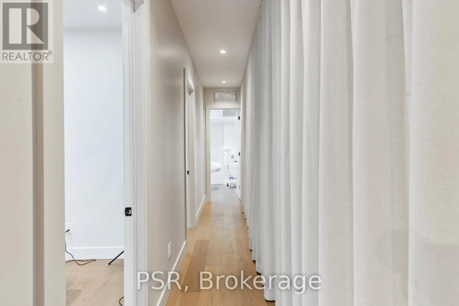 1656 QUEEN STREET W