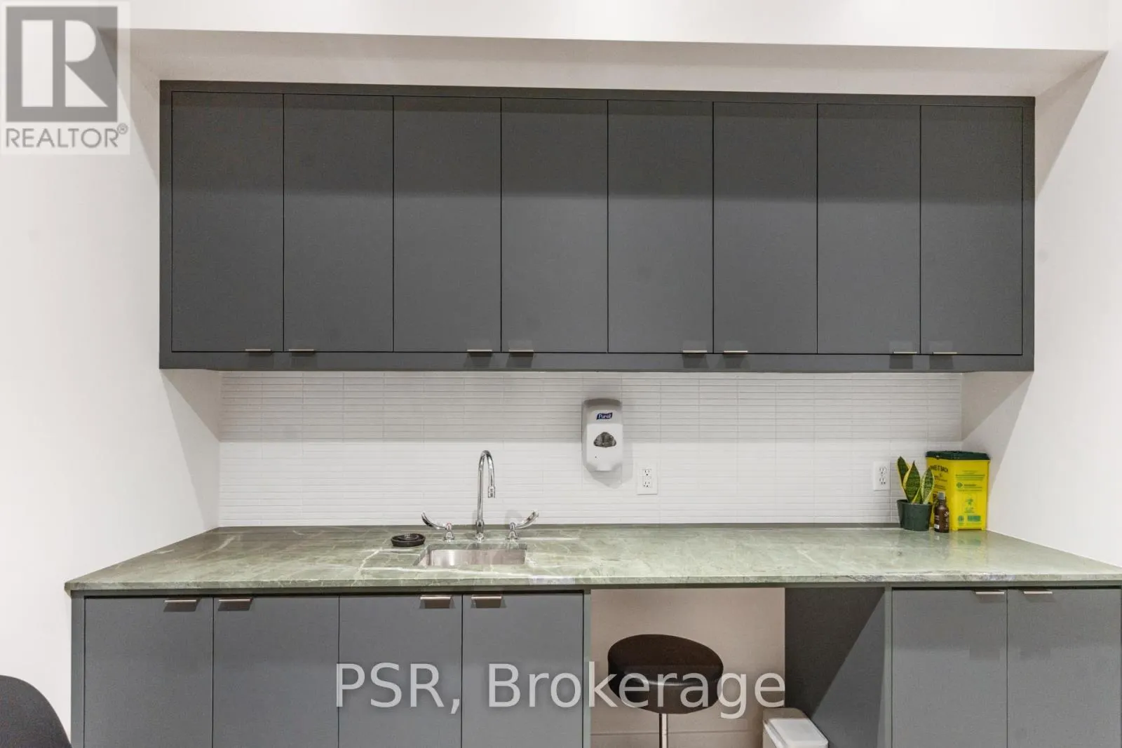 1656 QUEEN STREET W