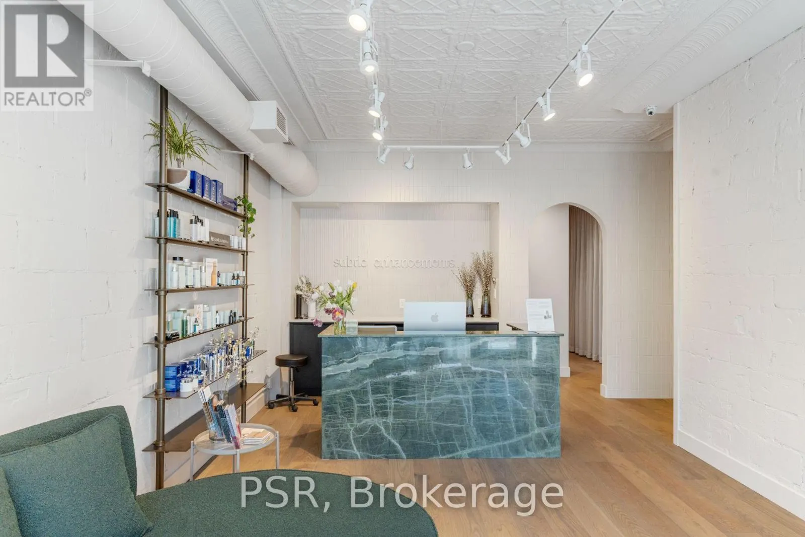 1656 QUEEN STREET W