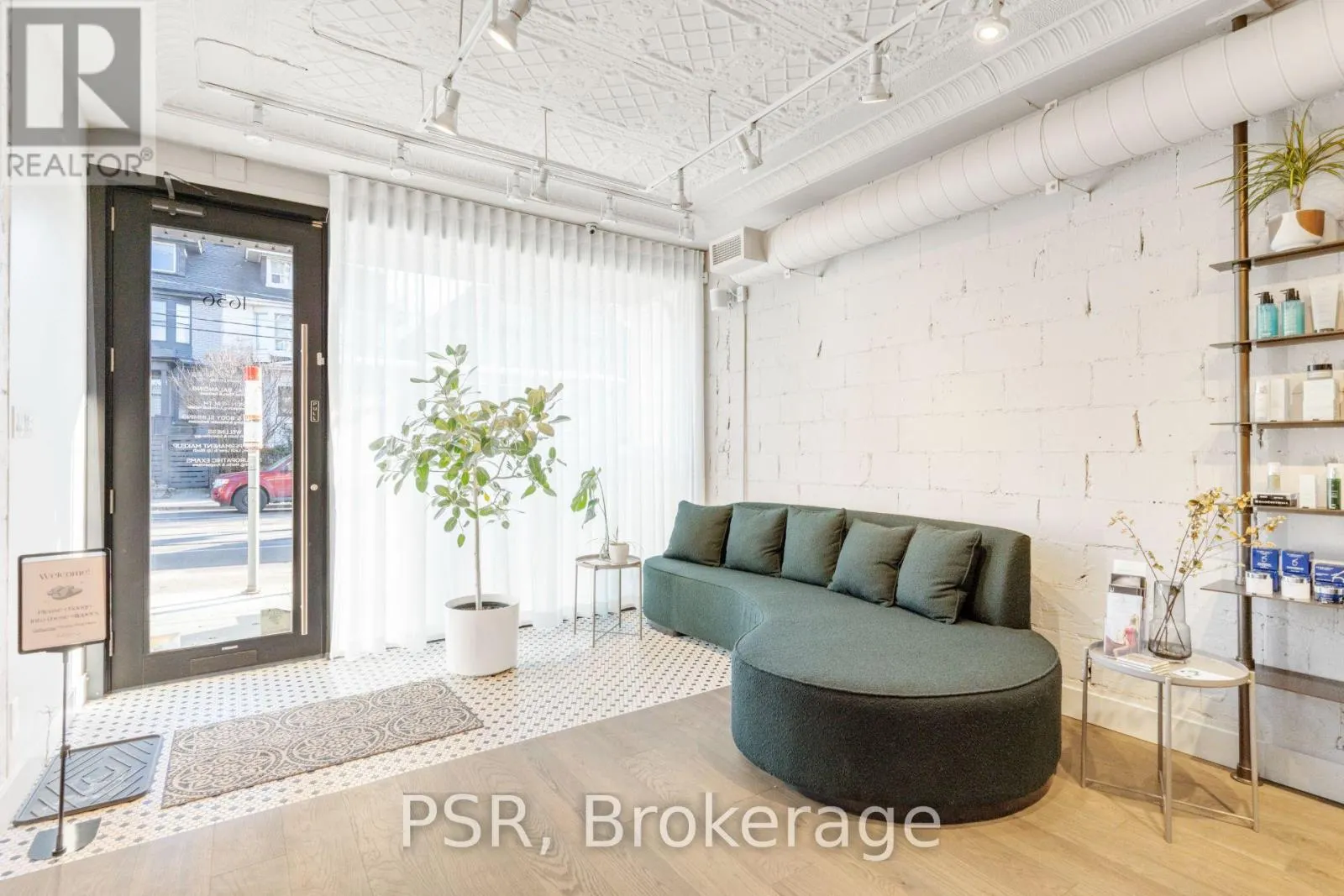 1656 QUEEN STREET W