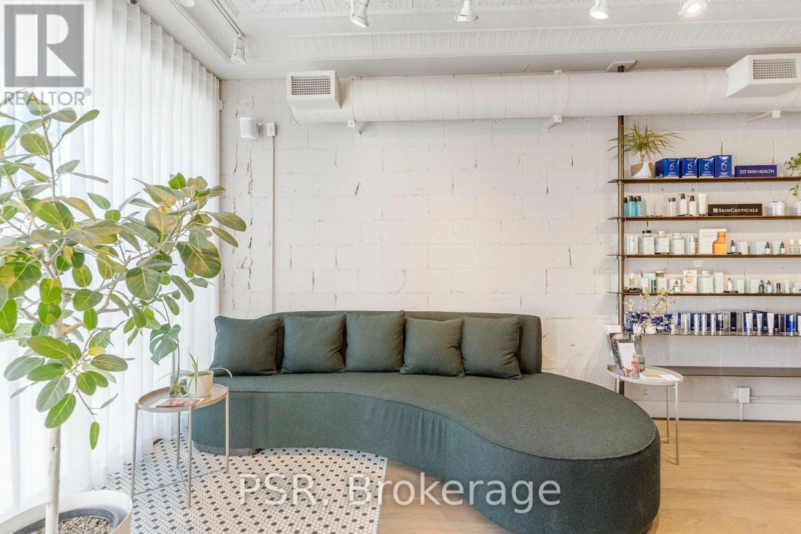 1656 QUEEN STREET W